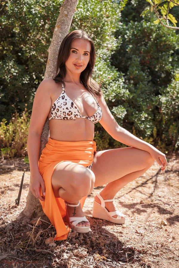 British amateur Gina Barrett uncovers her big tits while in a backyard  - Amateur, Bikini, Outdoor, Natural Tits, Big Tits, High Heels, British, Skirt, Upskirt, Babe  - Photo 5