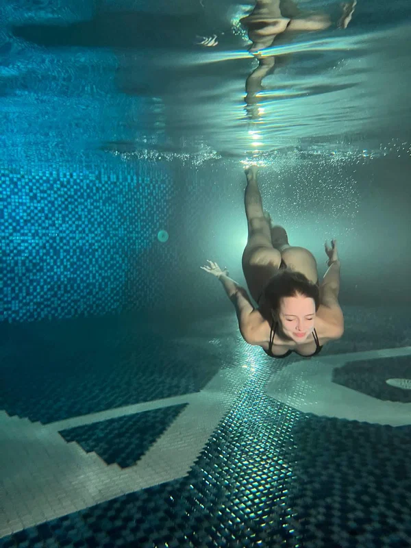 OnlyFans Sunsofi performed by Sunsofi Nude Images  - Selfie, Underwater, Bikini, Boots, Glamour, Model, Stockings, Skirt, Sexy, Skinny  - Photo 8