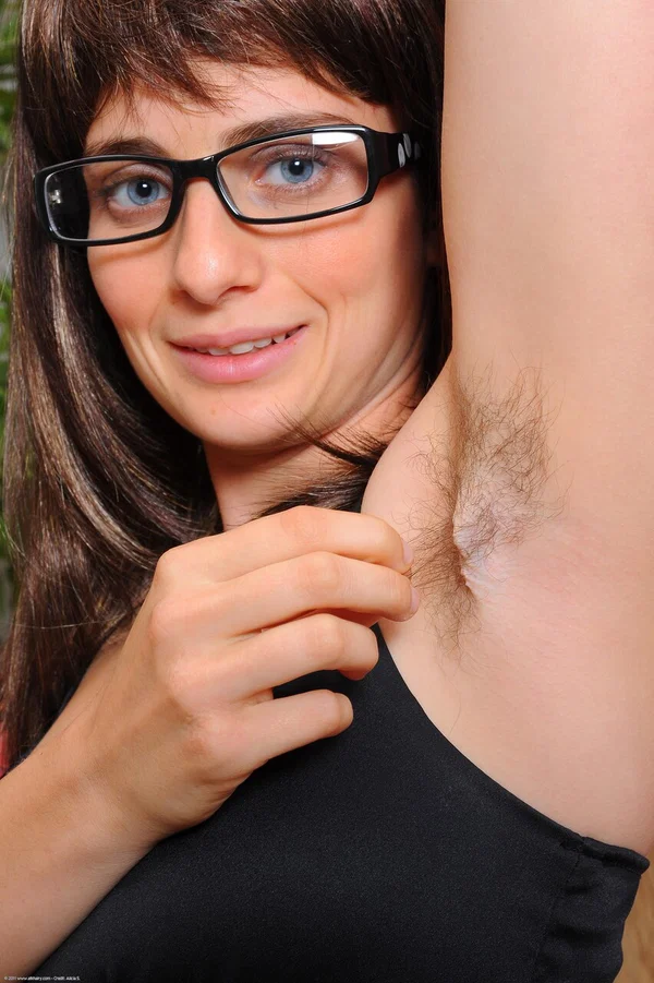 Amateur chick removes her glasses and underwear to model naked in heels  - Photo 6
