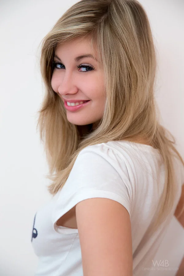 Sexy beautiful teen Holy removes shorts and t-shirt to toy horny little pussy  - Teen, Glamour, Legs, Babe, Shorts, Blonde, Clothed, Pussy, Shaved, Face  - Photo 4