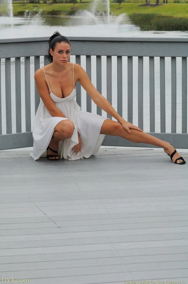 Glamour babe Kate does upskirting and flashes her cute camel toe in public  - Threesome, Tall, Upskirt, Outdoor, Clothed, Skirt, Pretty, Sexy, Perfect, High Heels  - Photo 3