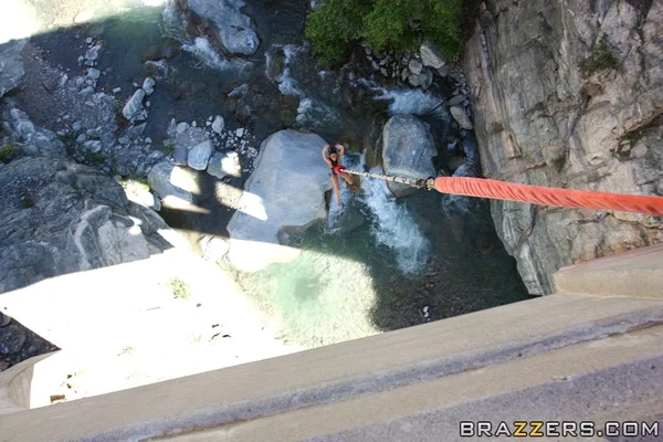 Busty adventurous pornstar Rachel Starr goes bungee jumping stark naked  - Reality, MILF, Outdoor, Big Tits, Fake Tits, Ass, PAWG, Pornstar, Non Nude, Brunette  - Photo 9