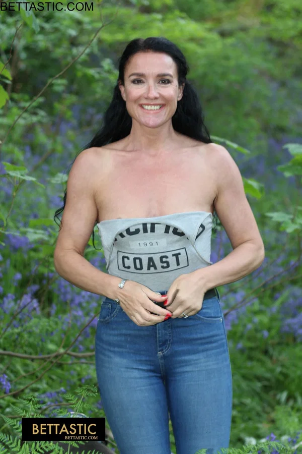 Beautiful brunette Bettastic shows her athletic body in jeans outdoors  - MILF, Amateur, Undressing, Jeans, Tall, Outdoor, Beautiful, Sexy, Brunette, Non Nude  - Photo 11