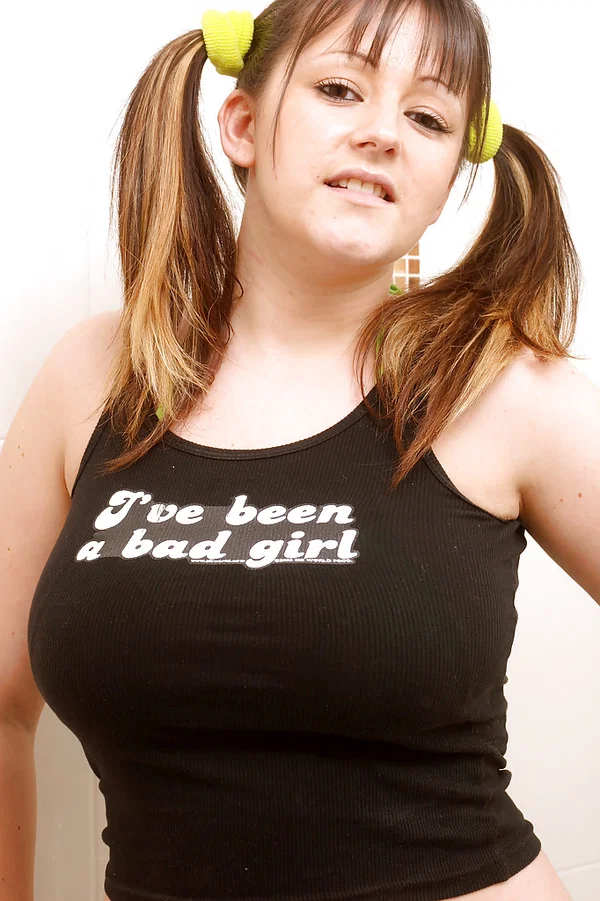 Adorable teen Abi takes off her bikini and rubs lotion on big boobs  - Big Tits, Teen, Bikini, Cute  - Photo 1