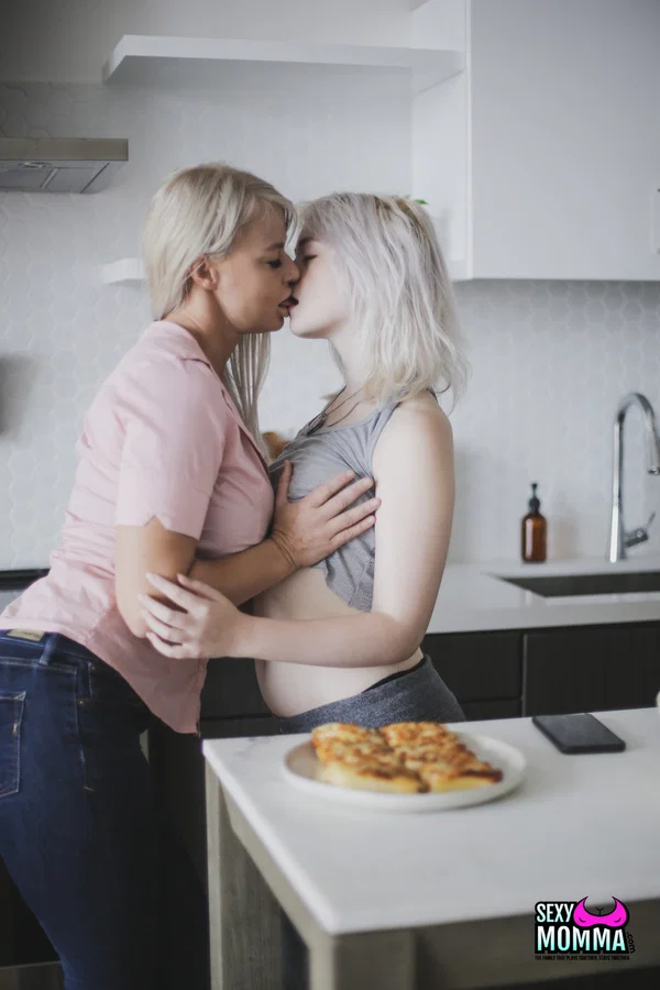 Blonde teen Annie Archer and hot cougar London River play with a dildo  - Lesbian, Reality, Ass, Kissing, Clothed, Natural Tits, Pornstar, Big Tits, Dildo, Asshole  - Photo 5