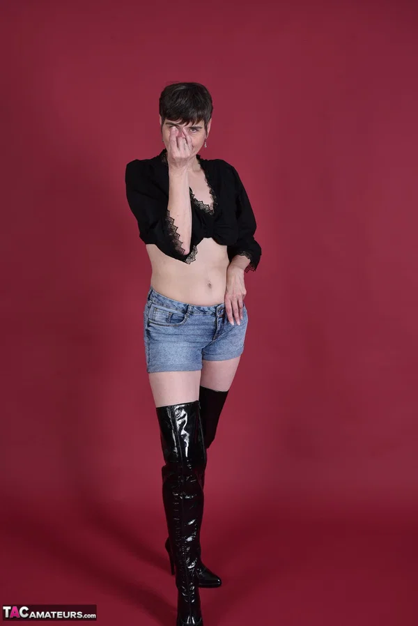 Brazen mature mom reveals saggy tits & drops shorts to pose nude in boots  - Mature, Saggy Tits, Amateur, Shorts, Boots, Short Hair, Brunette, Clothed, Tiny Tits, European  - Photo 2