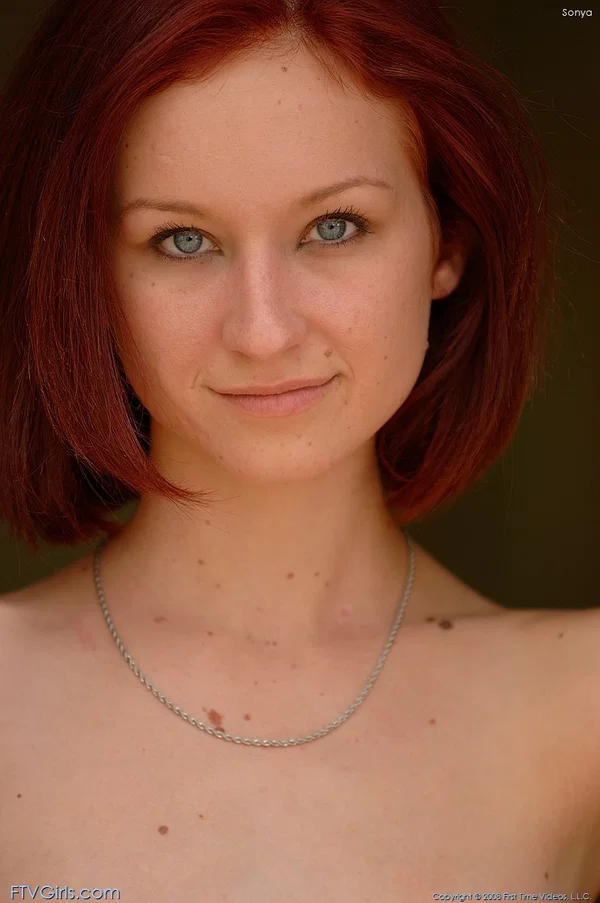 Skinny redhead Sonya poses nude and fingers her juicy pussy on the floor  - Perfect, Redhead, Short Hair, Amateur, Ass, Fisting, Skinny, Glamour, Pussy, Massage  - Photo 4