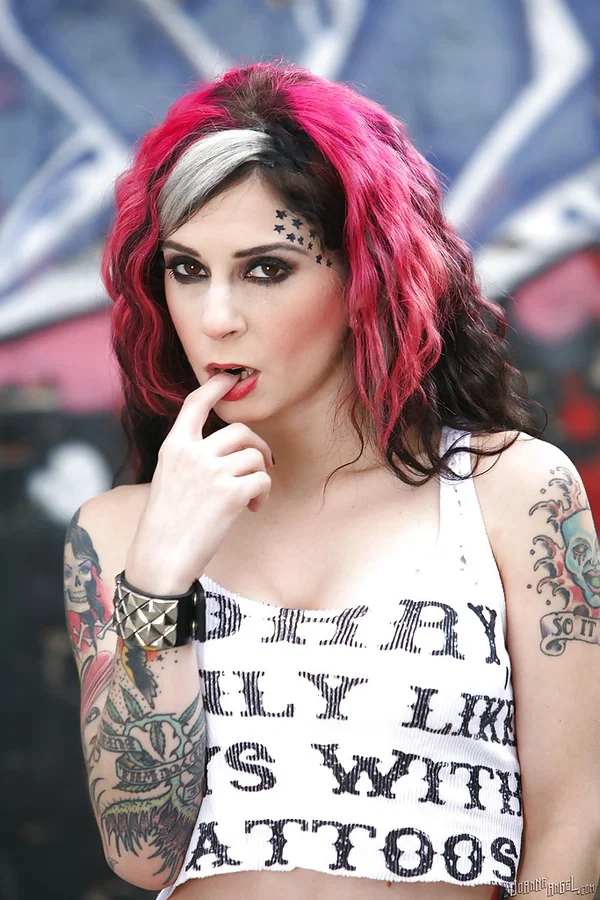 Rock-style amateur milf Joanna Angel with tattoos and hot hairstyle  - Tattoo, MILF, Amateur, Jeans, Redhead, Clothed, Arab, Ass, Big Tits, Natural Tits  - Photo 6