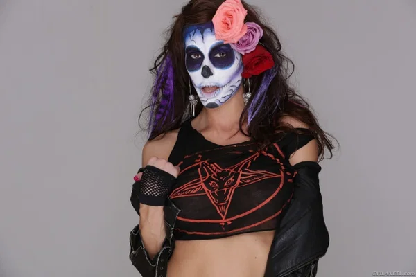 Painted MILF slut Gia DiMarco teases with sexy underboob in hot rocker outfit  - MILF, Pornstar, Brunette, Skinny, Babe, Beautiful, Solo, Non Nude  - Photo 6