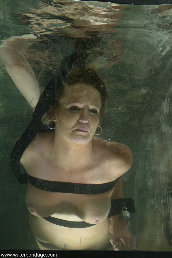 Water Bondage featuring Jessica Sexin XXX Gallery  - Underwater, MILF, Wet, Fetish, Bondage, BDSM, Face, Blonde, Feet, Natural Tits  - Photo 11