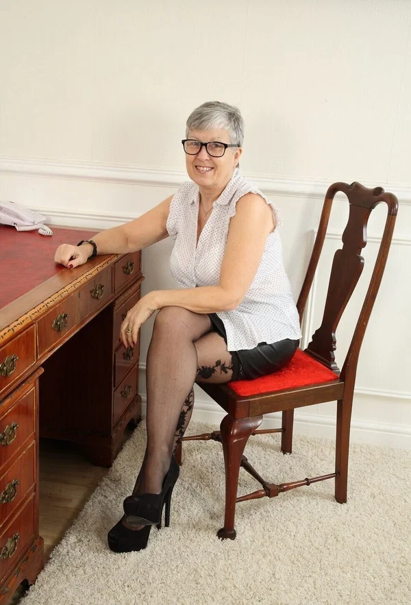 Old woman Savana finger spreads her pussy after removing her clothing  - Granny, Amateur, Curvy, Chubby, Thick, BBW, Secretary, Pussy, Stockings, Office  - Photo 1