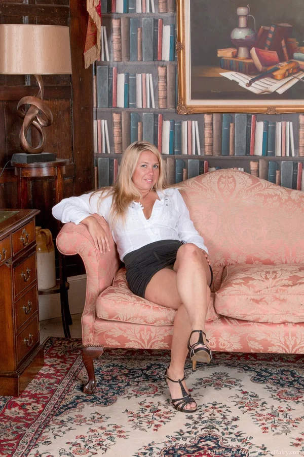 Amateur blonde Elle MacQueen reveals her hairy vagina and small tits  - Hairy, Amateur, Blonde  - Photo 1