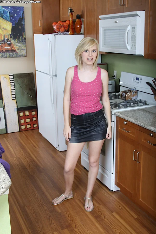 Pretty teen babe Amanda Bryant prepares to undress in hot amateur clip  - Amateur, Teen, Babe, Skirt, Ass, Clothed, Spreading, Cute, Undressing, Pussy  - Photo 5