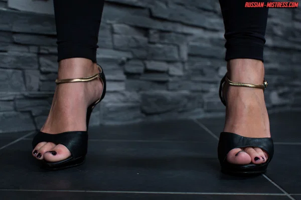 Hot blonde Jessi Gold makes a male sub lick her pussy and worship her feet  - Femdom, Facesitting, Fetish, Feet, Pussy Licking, High Heels, Lingerie, Pussy, Ass, Shaved  - Photo 4