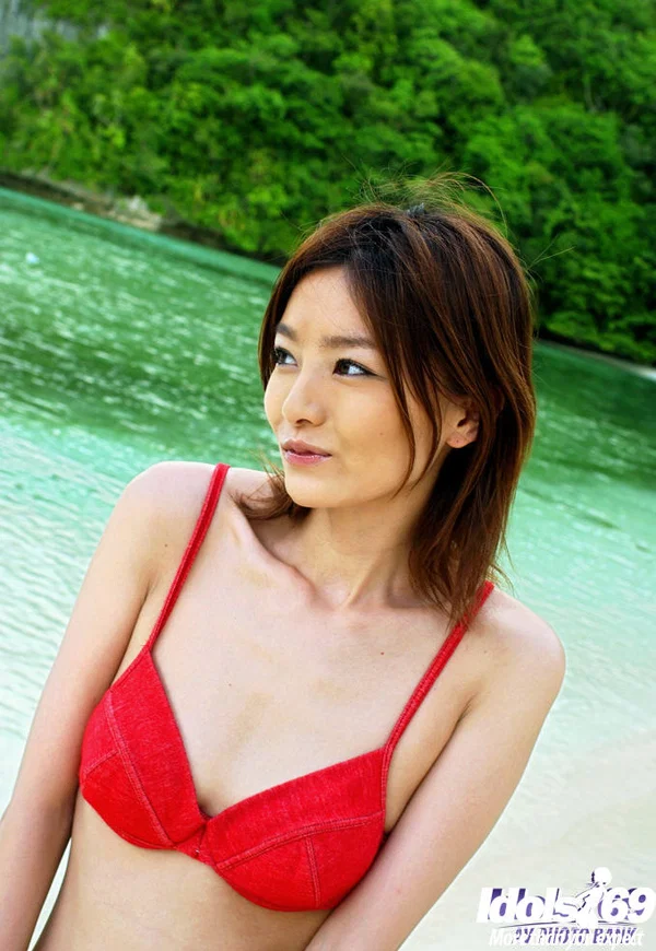 Svelte asian hottie with neat ass Ray Ito slipping off her red bikini  - Japanese, Beach, Asian, Teen, Babe, Outdoor, Bikini, Ass, Face, Tiny Tits  - Photo 3