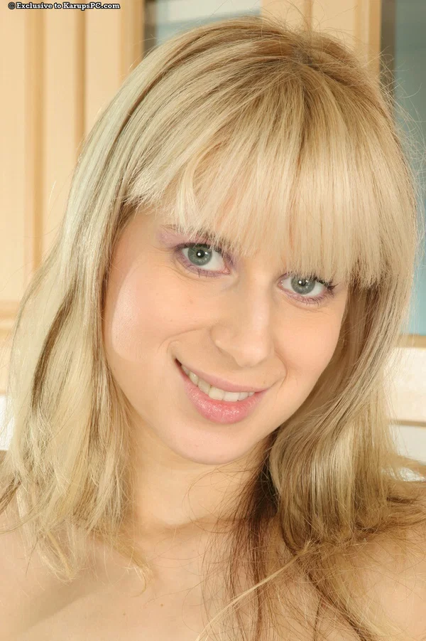 Amateur teen babe with big tits pushes her fingers in her wet twat  - Amateur, Teen, Big Tits, Hairy, Babe, Close Up, Beautiful, High Heels, Pussy, Masturbation  - Photo 1