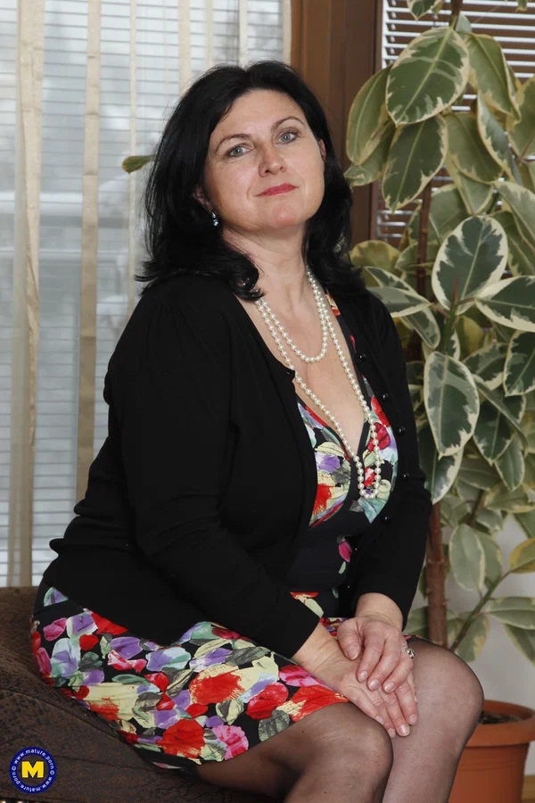 Chubby housewife Violette V removes her flowered dress and plays with a toy  - Mature, Housewife, Wife, Amateur, European  - Photo 1