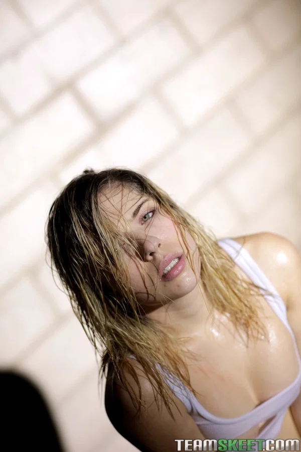 Hot blonde teen Lia Lor shows her wet small tits after training hard  - Wet, Teen, Amateur, Cute, Non Nude, Blonde  - Photo 5