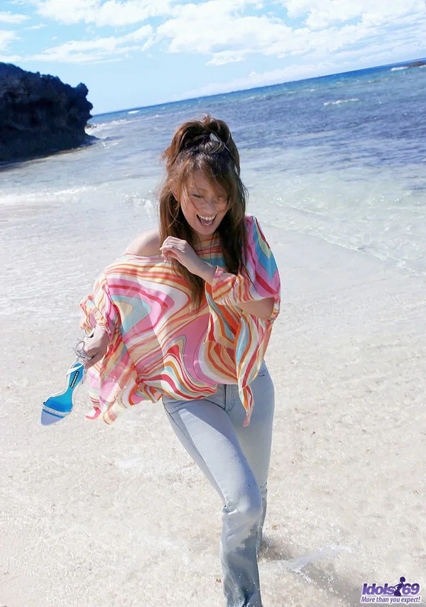 Japanese teen Nao Yoshizaki exposes her tits and bush on her way to the beach  - Japanese, Asian, Teen, Public, Nipples, Panties, Natural Tits, Hairy, Clothed, Outdoor  - Photo 16