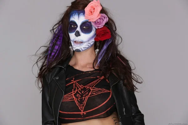Painted MILF slut Gia DiMarco teases with sexy underboob in hot rocker outfit  - MILF, Pornstar, Brunette, Skinny, Babe, Beautiful, Solo, Non Nude  - Photo 3