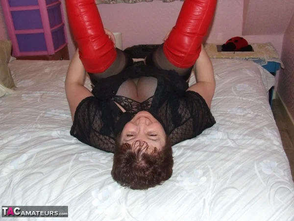 Plump mature woman Kinky Carol gets naked in stockings and over the knee boots  - Mature, BBW, Amateur, Curvy, Chubby, Saggy Tits, Thick, Short Hair, Boots, Natural Tits  - Photo 8