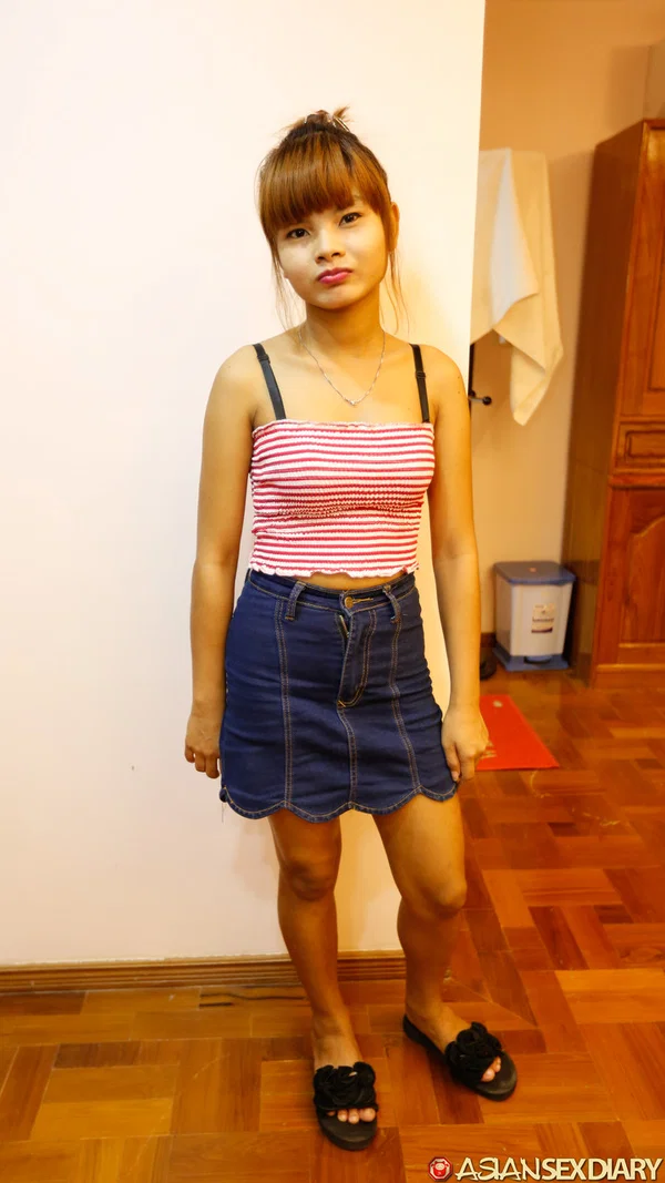 Petite Asian teen Mildred B unveils her curves and fucks at the casting  - Hairy, Asian, Petite, Teen, Amateur, Cute  - Photo 1