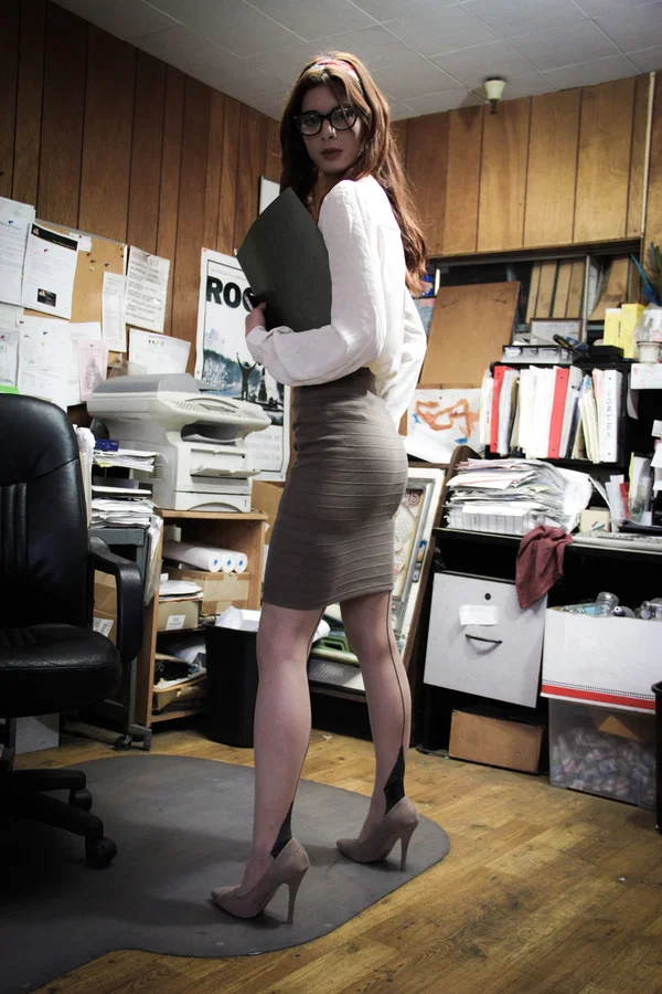 Beautiful secretary Azura Starr strips before a finger fuck in an office  - Hairy, Secretary, Glasses, Office, Teen, Glamour, Model, Spreading, Short Hair, Pussy  - Photo 1