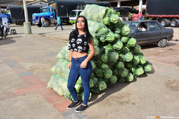 Latina slut Julia Cruz sucks off 2 guys she met at the vegetable market  - Latina, Amateur, Threesome, Tattoo, Outdoor, Blowjob, Pussy, Big Tits, Spreading, Short Hair  - Photo 1
