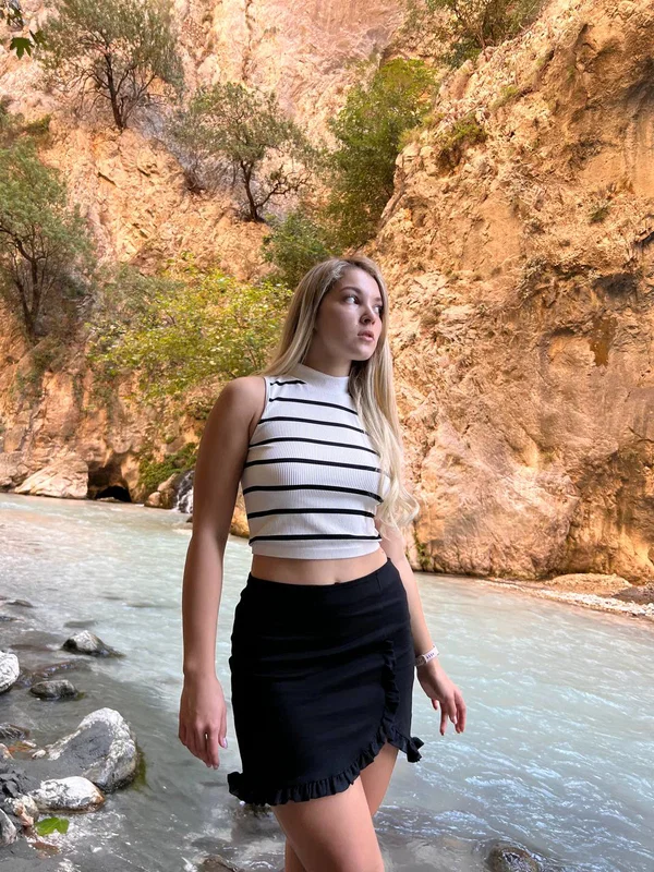OnlyFans All About Diana All About Diana  - Non Nude, Model, Outdoor, Amateur, Face, Skirt, Close Up, Pretty, Blonde, Glamour  - Photo 3