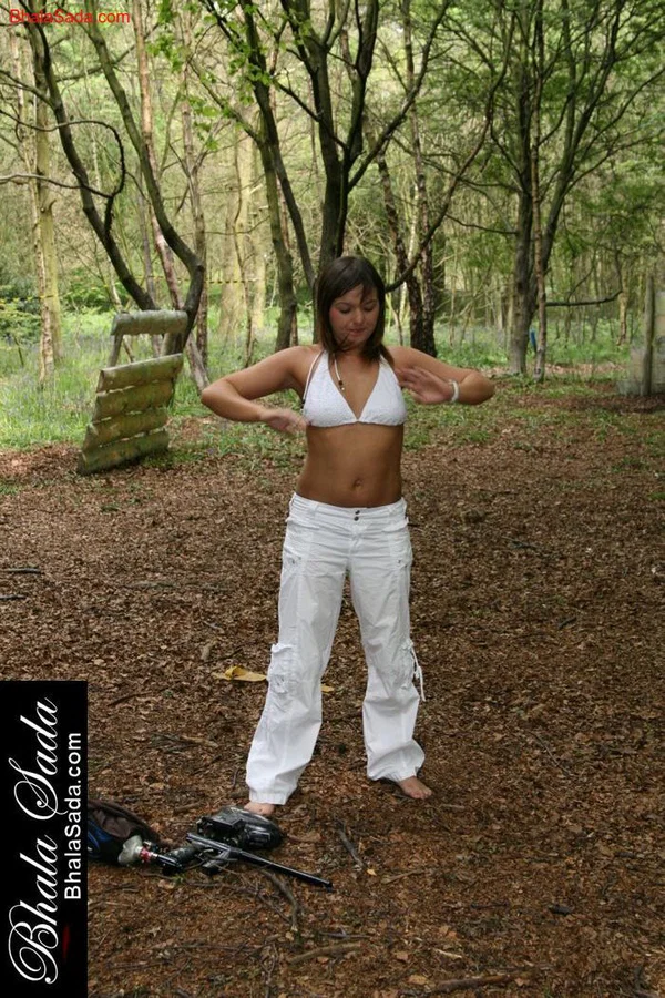 Kinky mature army woman Bhala Sada peels off her uniform outdoors  - Beautiful, MILF, Solo, Non Nude, Babe  - Photo 14