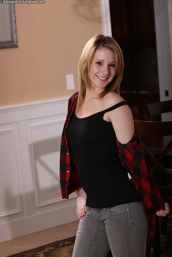 Brilliant amateur teen babe Tweety Valentine is spreading cat's meat  - Amateur, Teen, Babe, Ass, Beautiful, Solo, Clothed, High Heels, Spreading, Undressing  - Photo 2