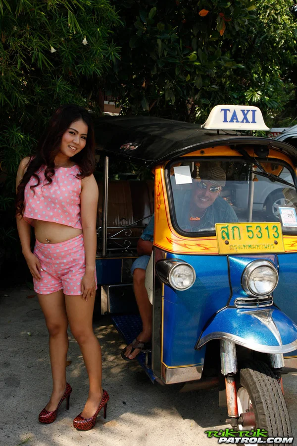 Another pretty Thai teen slut Meena makes contact with Caucasian tourist  - Asian, Amateur, Glasses, Outdoor, Non Nude  - Photo 12