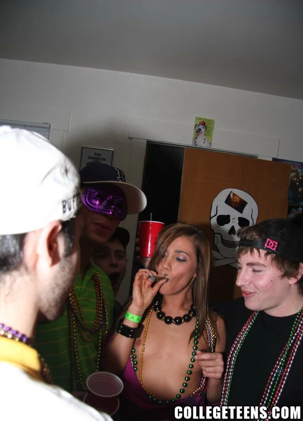 Tattooed amateur thot gets fucked by her college friends after smoking weed  - Public, Party, Teen, Blowjob, Ball Licking, Pussy, Cute, Non Nude  - Photo 3