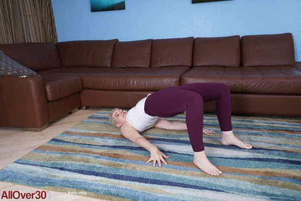 Hot MILF Bobbi Shay shows off her big ass and fingers her yummy pussy  - Yoga Pants, Asshole, Chubby, Curvy, Anal, Short Hair, MILF, BBW, Thick, Ass  - Photo 1