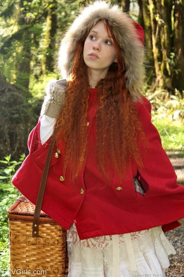 Tiny redhead teen Dolly enjoys solo masturbation with bananas in the forest  - Amateur, Petite, Redhead, Boots, Outdoor, Babe, Pussy, Beautiful, Glamour, Model  - Photo 1