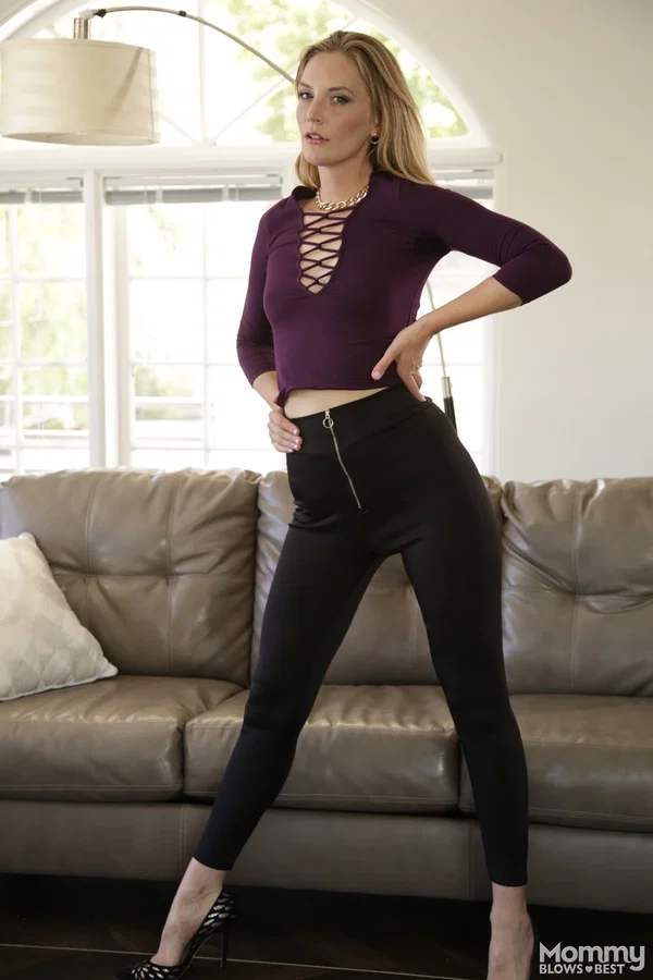 Blonde slim girl Mona Wales shows her nice ass, natural tits & tight pussy  - MILF, Cougar, Mature, Yoga Pants, Old Young, Tiny Tits, Blonde, Natural Tits, High Heels, Pussy  - Photo 3