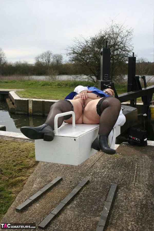 Fat amateur Lexie Cummings exposes tits and twat at a lock  - SSBBW, BBW, MILF, Non Nude, Stockings, Outdoor, Amateur, Glasses, Upskirt, Chubby  - Photo 6