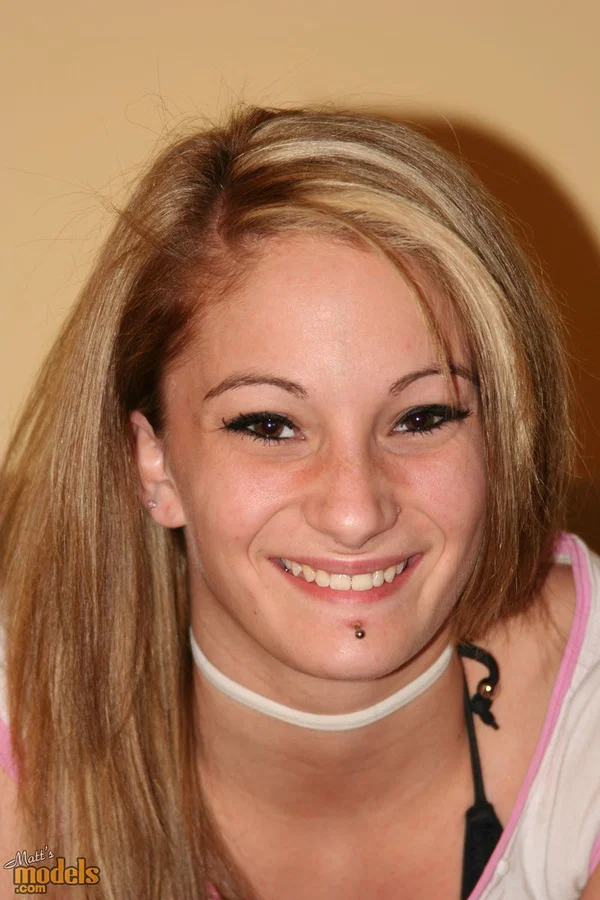 Pretty blonde amateur Leo with pierced lip flashes her naked boob  - Piercing, Face, Amateur, Babe, Tiny Tits, Nipples, Beautiful, Solo  - Photo 15