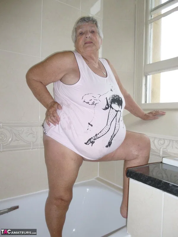 Old British fatty Grandma Libby gets naked while taking a bath  - SSBBW, Granny, BBW, Chubby, Bath, Thick, Curvy, Short Hair, Big Tits, Saggy Tits  - Photo 3