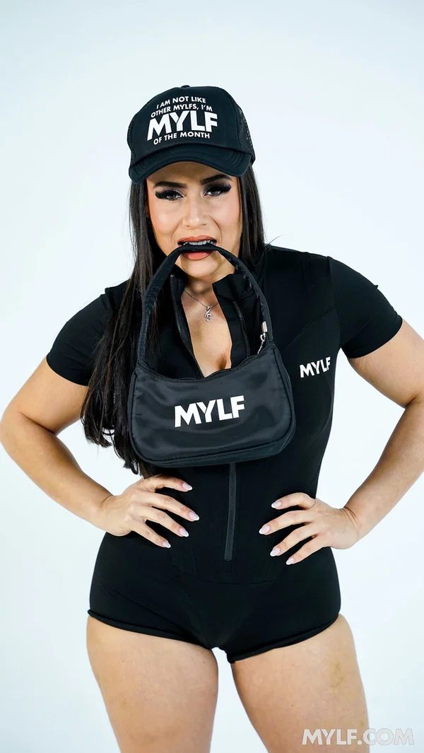 Latina MILF with a big ass Carmela Clutch blows and humps a thick dick  - Latina, MILF, Pornstar, Sexy, Tall, Reality, Big Tits, Natural Tits, High Heels, Ass  - Photo 1