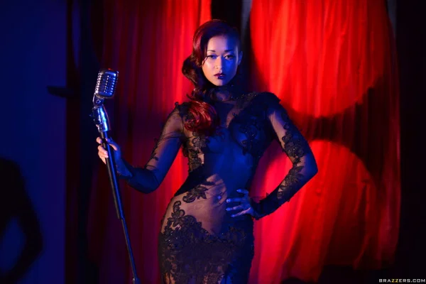 Little ebony singer Skin Diamond preforming in sexy lace see-through dress  - Ebony, African, Black, Pornstar, Non Nude  - Photo 1