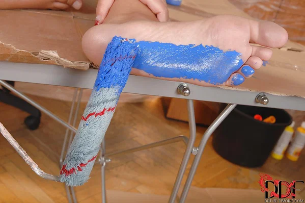 Naked artistic schoolgirl Eve Smile draws nice paintings with her legs  - Schoolgirl, Babe, Footjob, Legs, Ass, Feet, Pussy, Beautiful, Solo, Close Up  - Photo 3