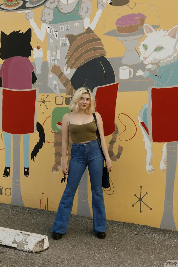 Zishy Gia Ohmy  - Amateur, White, Petite, Beautiful, PAWG, Jeans, Cute, Ass, Legs, Short Hair  - Photo 2