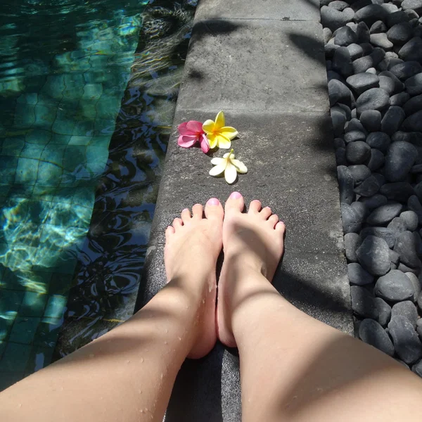 Amateur babe Elite Rose filming her sexy wet feet and toes outdoors  - Feet, Amateur, Close Up, Outdoor, Legs, Non Nude, Pretty, White  - Photo 11