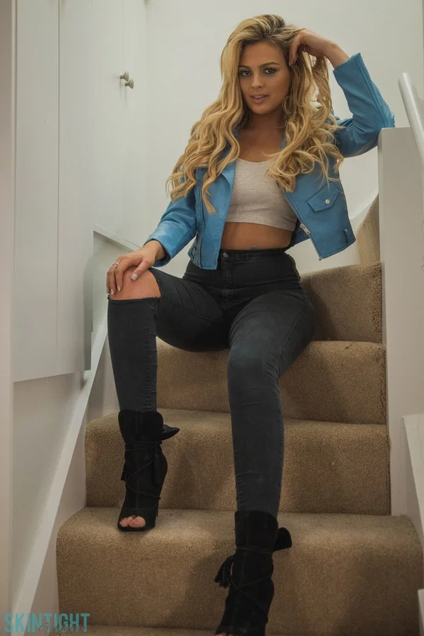 Glamour model Danielle Sellers bares her nice tits in ripped jeans  - Jeans, Babe, Clothed, Blonde, Glamour, Big Tits, Teen, High Heels, Natural Tits, Leather  - Photo 1