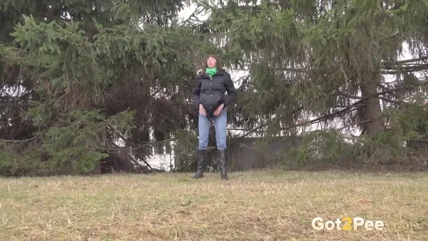 Caucasian girl pulls down her jeans while pissing on a grassy field  - Pissing, Boots, Public, Shaved, Outdoor, Jeans, Close Up, Babe, Beautiful, Solo  - Photo 14