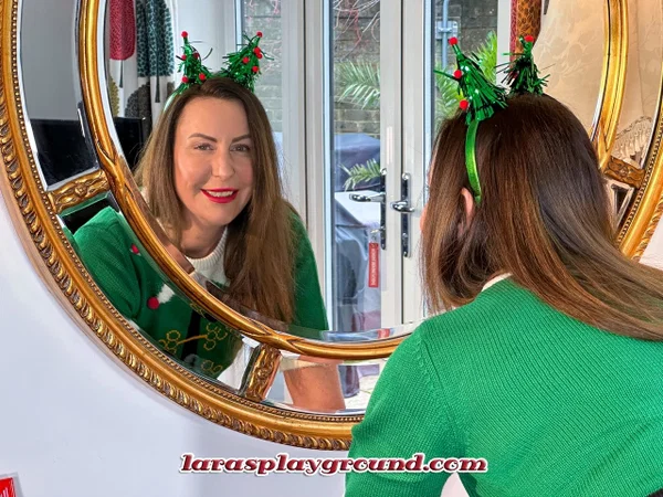 Laras Playground Official featuring Lara Latex Porn Gallery  - Christmas, Hairy, MILF, Stockings, Legs, Pussy, British, Spreading, Non Nude  - Photo 12