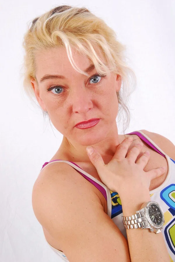 Blue-eyed blonde Lilly models a huge metal watch during safe for work action  - MILF, Amateur, Jeans, Clothed, Blonde, Face, Non Nude  - Photo 2