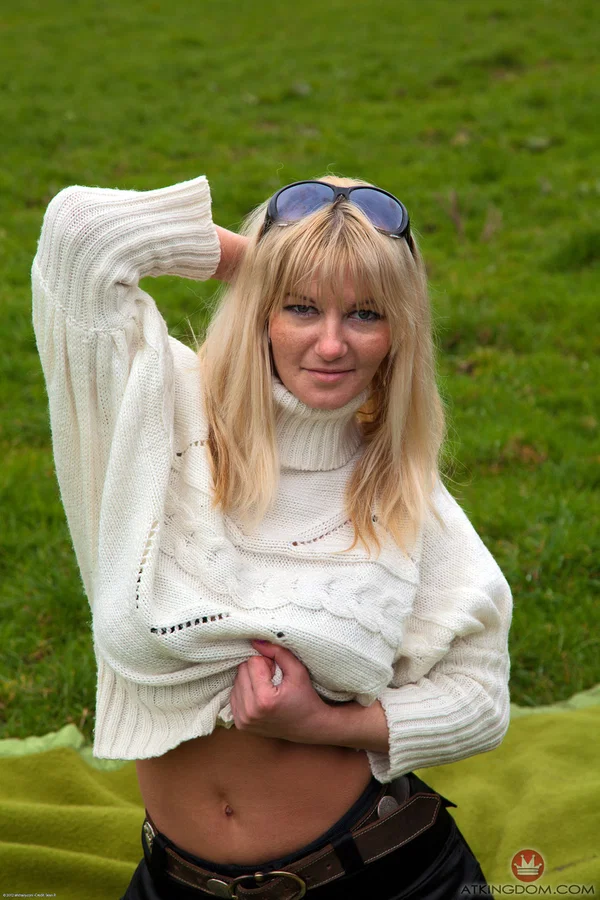 Big boobed mom Vanessa gets naked in public and spreads her furry cunt  - Hairy, Mom, MILF, Pussy, Outdoor, Amateur, College, Teen, Feet, Blonde  - Photo 2
