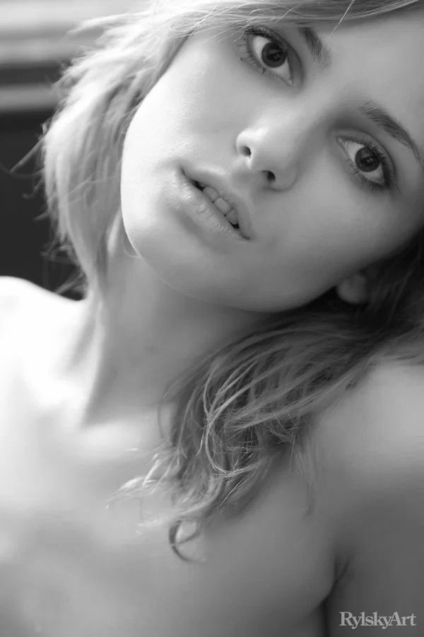 Blonde teen Erica hots upon tempting nude poses during a solo session  - Teen, Blonde, European, Tiny Tits, Babe, Shaved, Pussy, High Heels, Face, Legs  - Photo 1